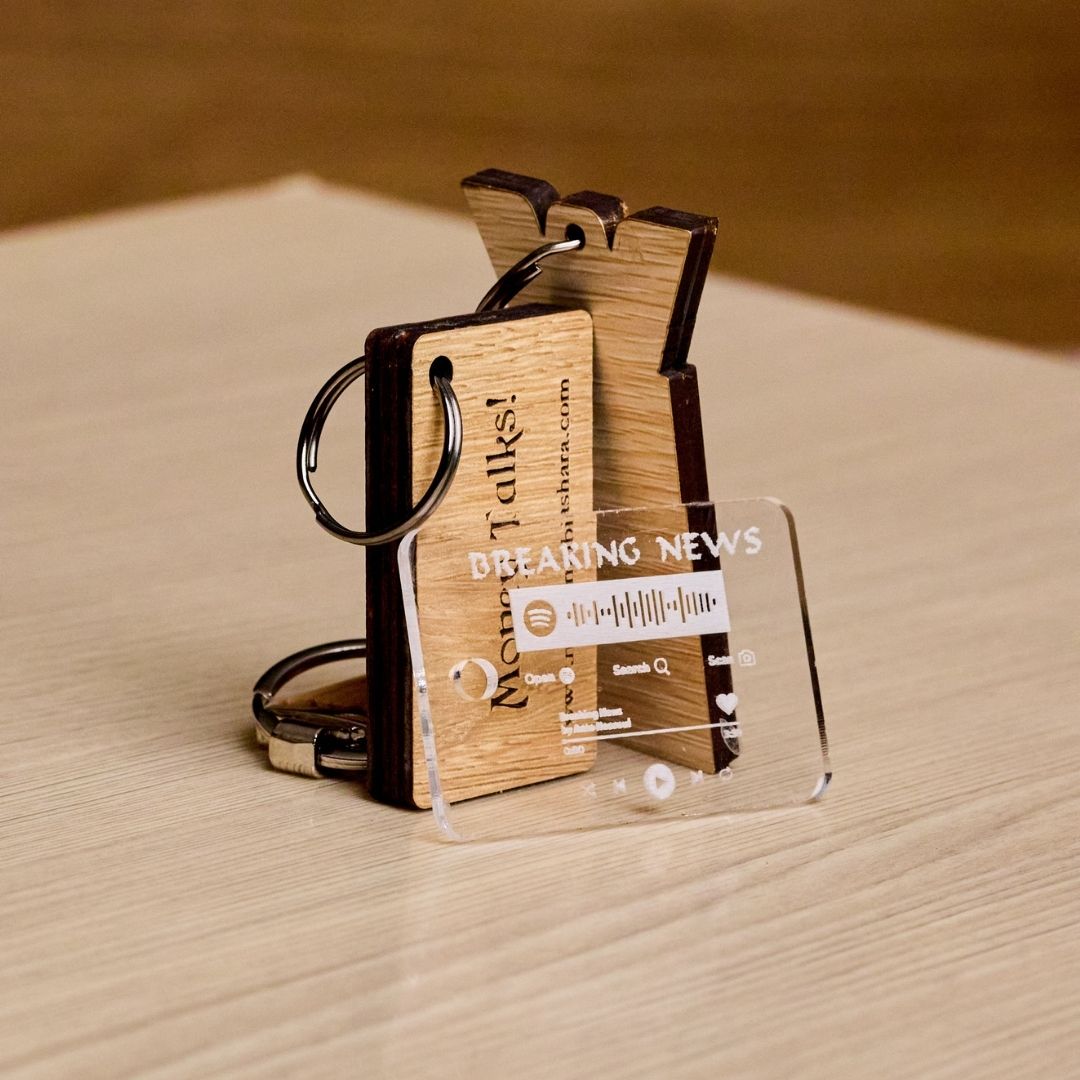 Engraved wooden keyholder